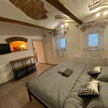 Pod Kloboukem Apartamento Jáchymov